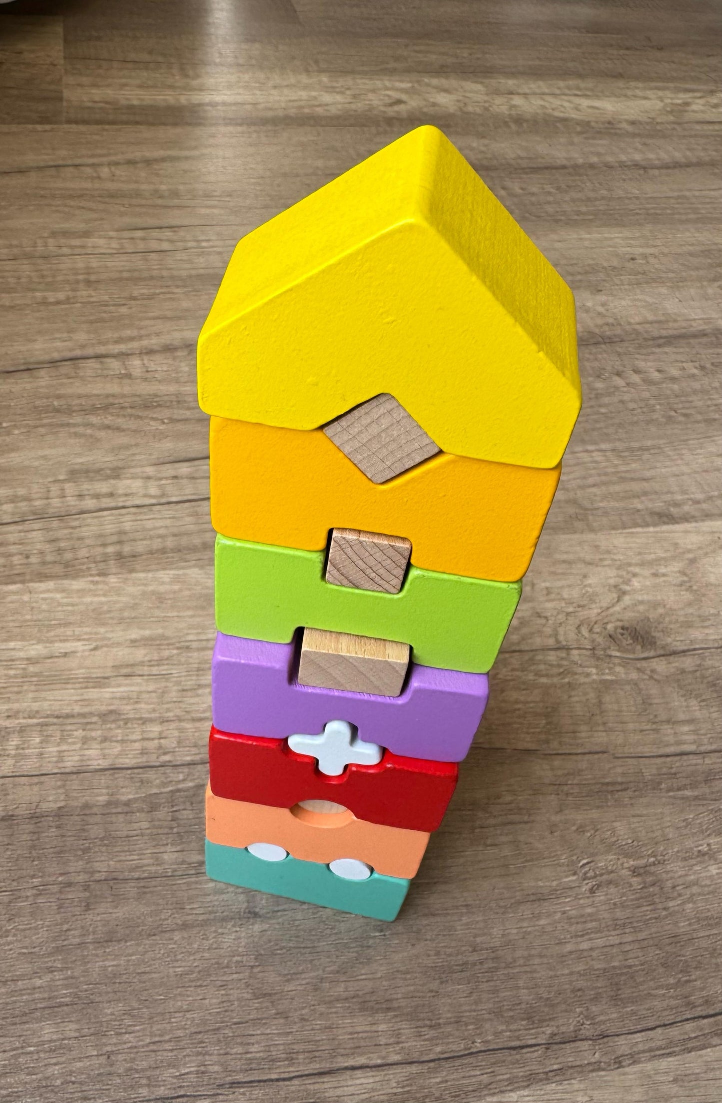 🧩 Wooden Interlocking Pyramid Puzzle