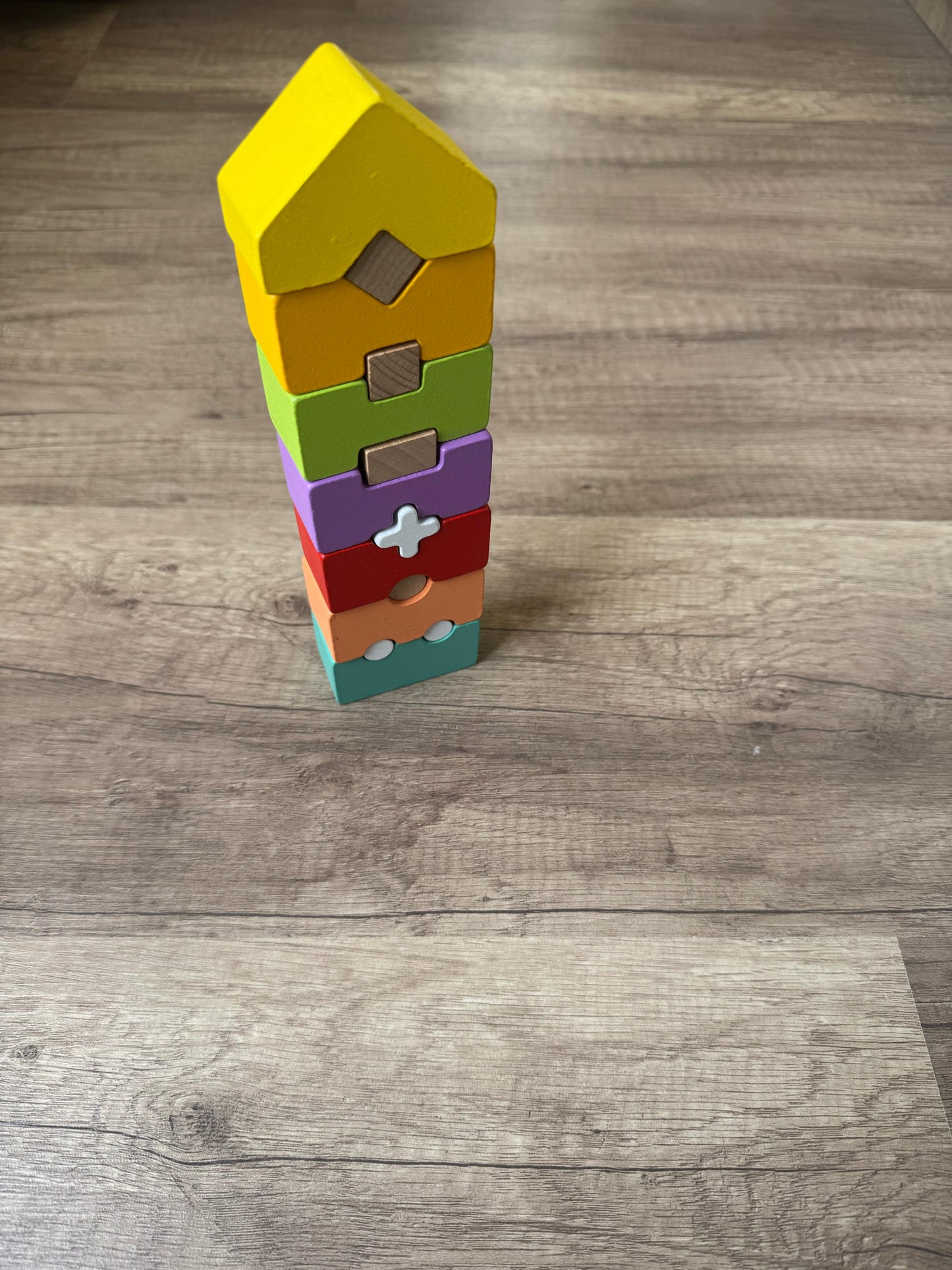 🧩 Wooden Interlocking Pyramid Puzzle